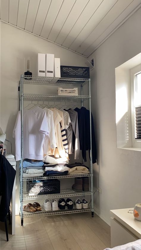 Ikea Omar Closet, Aesthetic Storage Ideas, Cph Style Room, Ikea Omar, Cph Style, Uni Bedroom, Mens Bedroom Decor, Room Organization Bedroom, Uni Room