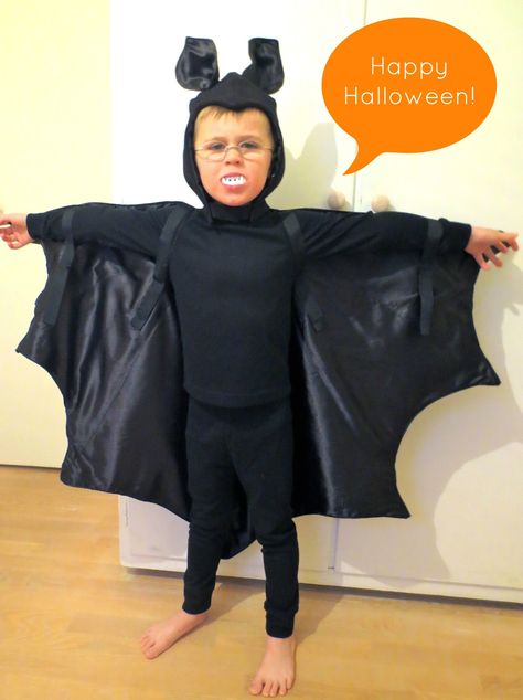 I've actually sewn something this week! Halloween is fast approaching, and this year, A ordered a bat costume for a Halloween party on ... Bat Costume Toddler, Animal Costume Diy, Bat Costume Boy, Diy Animal Costume, Sew Dinosaur, Kids Bat Costume, Halloween Diy Costumes, Diy Bat Costume, Easy Kids Costumes