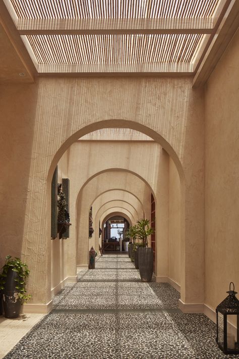 Vidanta Los Cabos by Rockwell Group – mooool Arch Door Sliding, Modern Islamic Architecture, Villa House Design, Architecture Arches, Arched Ceiling, Rockwell Group, Concrete Effect Paint, Mud House, Arch Architecture