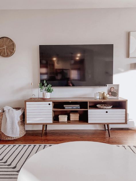 Tv Stand Dark Floors, Brown Leather Couch Living Room Tv Stand, Beige Couch Living Room Tv Stand, Grey Couch Living Room Ideas Tv Stand, Wood Tv Stand Decor Living Room, Neutral Tv Stand, Coffee Table And Tv Stand Ideas, Living Room Ruggable, Tan Leather Couch Living Room