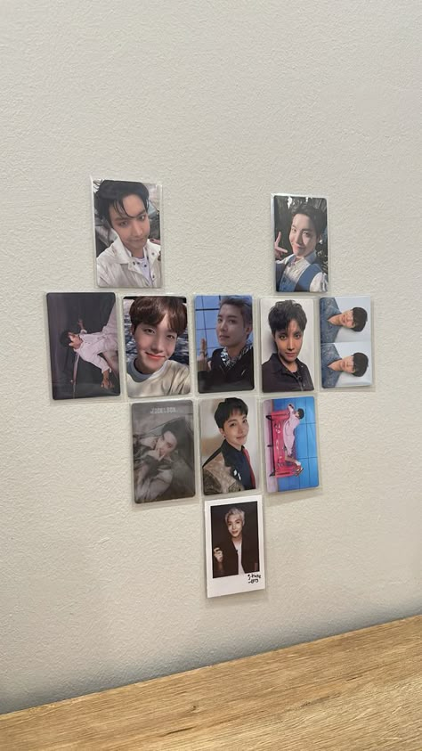 Photocard Room Decor, Photocard Display Ideas, Kpop Core Aesthetic, Photocard Decoration, Polaroid Wall, Easy Room Decor, Custom Portrait Illustration, Kpop Diy, Cute Diy Room Decor