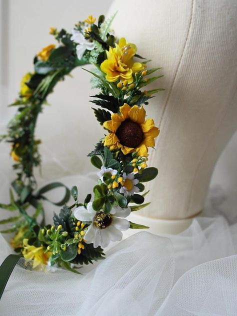 Gorgeous summer sunflower crown with delicate artificial foliage. This pretty crown would make the perfect addition to a festival wedding or just a really fun summer headpiece! The piece is made up of various styles and colours of artificial foliage, silk and paper flowers. The Wedding Hairstyles With Headpiece, Hairstyles With Headpiece, Summer Sunflower Wedding, Sunflower Crown, Gorgeous Wedding Bouquet, Sunflower Themed Wedding, Summer Sunflower, Maroon Wedding, Pinterest Wedding