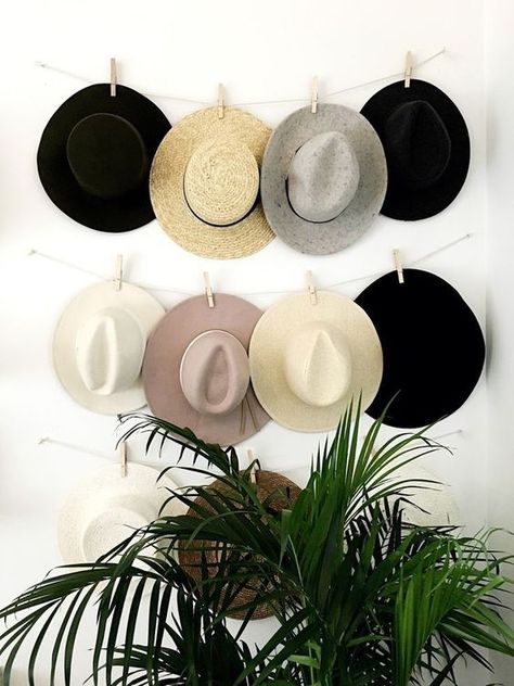 hat display, accessories organization tips, closet organization, interior design Hat Rack Ideas, Wall Hat Racks, Diy Hat Rack, Diy Rack, Wall Hats, Hat Wall, Hat Organization, Hat Display, Dekor Diy