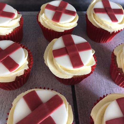 England Themed Party Food, England Cupcakes, England Football Party, Football Food Ideas, England Party, England Food, Football Party Foods, Flag Food, Beauty Cakes