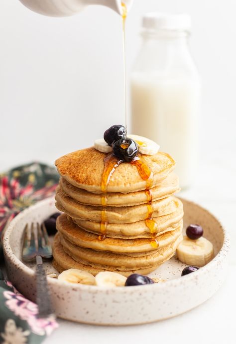 Low Carb Pancakes Oat Flour, Fluffy Oat Pancakes, Coraline Food, Oat Pancakes Healthy, Breakie Ideas, Healthy Pancakes Easy, Basic Pancake Recipe, Oat Flour Pancakes, Oat Flour Recipes