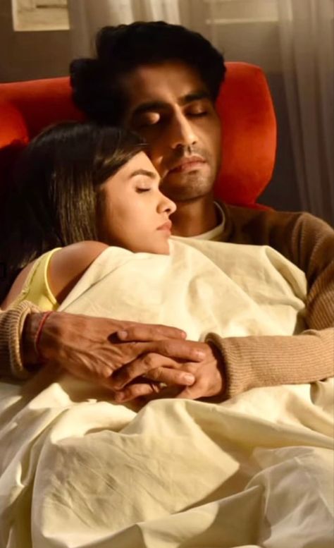 Lovable Couples Images, Copal Pic Romantic, Lag Ja Gale, Akshara And Abhimanyu, Couples Vision Board, Cute Miss You, Boyfriend Aesthetics, Hug Pictures, Pranali Rathod Pics