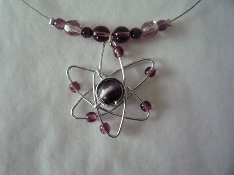 I wonder how you make this Atom Necklace, Atom Earrings, Nerdy Jewelry, Washer Jewelry, Geek Jewelry, Wire Work Jewelry, Hematite Beads, Geek Gifts, Diy Crafts Jewelry