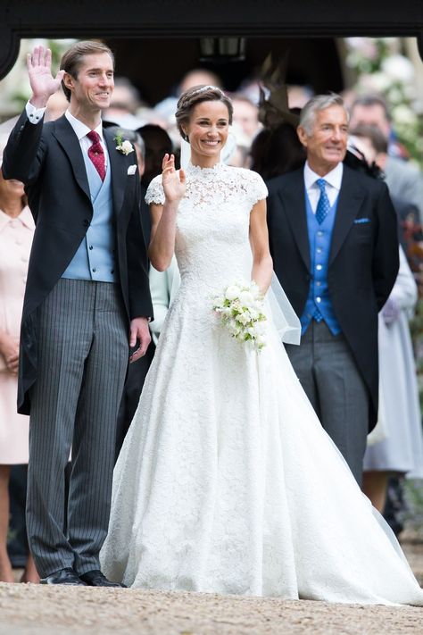 Wedding Of Pippa Middleton And James Matthews Pippas Wedding, Celebrity Wedding Gowns, Pippa Middleton Wedding, Pippa Middleton Style, Famous Wedding Dresses, Pippa And James, Middleton Wedding, Princesse Kate Middleton, Vera Wang Gowns