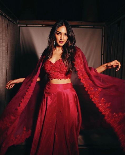 In frame: Kiara advani💫 Kiara Advani Traditional, Reception Outfits, Mehendi Outfit, Bride Entry, Ghaghra Choli, Ethnic Suit, Traditional Indian Dress, Bollywood Outfits, Kriti Sanon