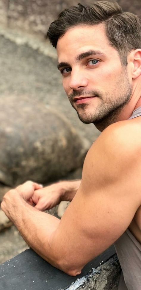 Celeb Men, Brant Daugherty, Profile Photography, Mens Photoshoot Poses, Hottest Male Celebrities, Senior Guys, Online Dating Profile, Best Profile Pictures, Headshots Professional