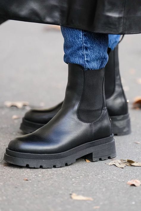 Chelsea Boots Womens, Black Platform Chelsea Boots, Women Black Chelsea Boots, Chelsea Boots For Winter, Tall Chelsea Boots Outfit Women, Women’s Chelsea Boots, Waterproof Chelsea Boots Women, Best Chelsea Boots Women, High Chelsea Boots Outfit