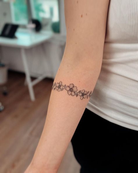 Primrose Flower Tattoo, Primrose Tattoo, Bloom Tattoo, Mom Daughter Tattoos, Bracelet Tattoo, Wildflower Tattoo, Sibling Tattoos, Daughter Tattoos, Tattoo Bracelet