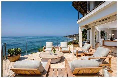 You've Never Seen Anything as Beautiful as Cindy Crawford and Rande Gerber's Malibu Home Rande Gerber, Malibu House, Malibu Mansion, Cindy Crawford Home, Malibu Homes, Malibu Beach House, Malibu Home, Dream Beach Houses, Malibu California