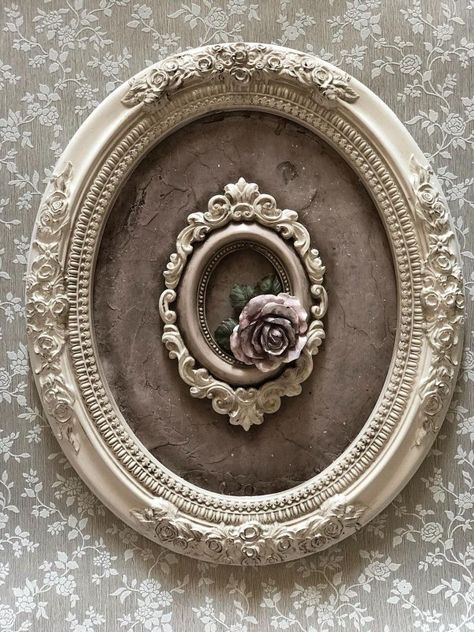 Shabby Chic Diy Crafts, Chic Living Room Decor, Plain Frames, Plaster Crafts, Old Picture Frames, Vintage Photo Frames, Decoupage Diy, Shabby Chic Frames, Iron Orchid Designs