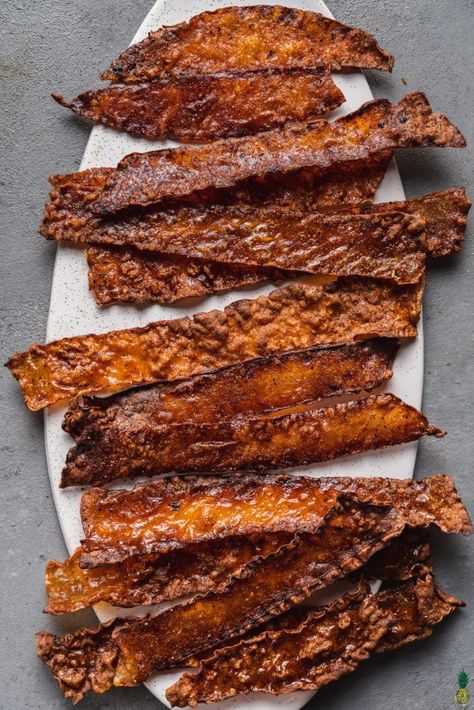 Crispy Vegan Bacon (Easy & Gluten-Free) - Sweet Simple Vegan Rice Paper Bacon, Vegan Bacon Recipe, Edgy Veg, Vegan Rice, Vegan Bacon, Bacon Breakfast, Gluten Free Sweet, Gluten Free Breakfasts, Bacon Recipes