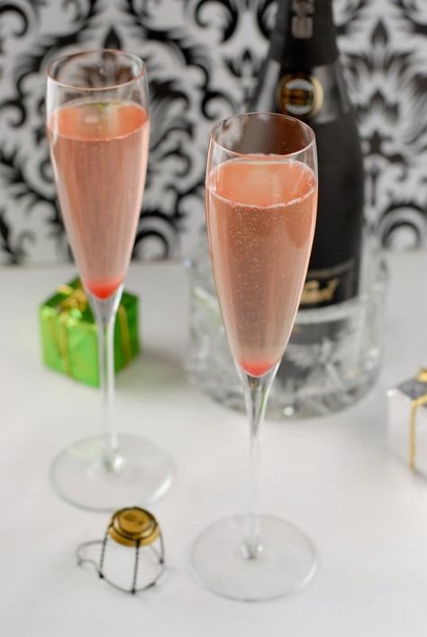 Cava Cocktails, Mother's Day Brunch Menu, Orange Simple Syrup, Brunch Inspiration, Orange Cocktails, Vodka Cocktail, Alcoholic Cocktails, Best Cocktail Recipes, Infused Vodka