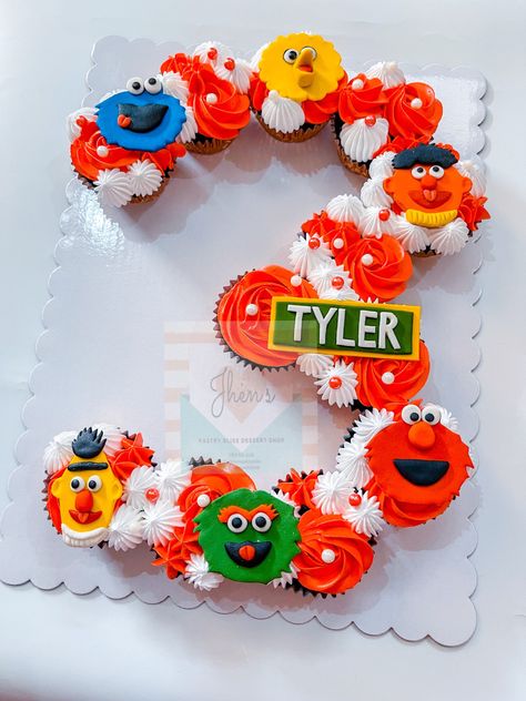 Elmo Pull Apart Cupcake Cake, Sesame Street Cupcake Cake, Elmo Cupcake Cake, Sesame Street Pull Apart Cupcake Cake, Sesame Street Cupcakes, Pull Apart Cupcake, Elmo Cupcakes, Cookies Design, Pull Apart Cupcake Cake