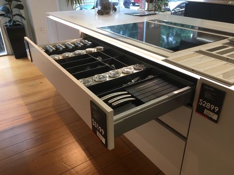 Wide drawer under hob Induction Stove Top, Kitchen Extension, Apartment Kitchen, Stove Top, New Kitchen, Kitchen Ideas, Kitchen Decor, Kitchen Appliances, Oven