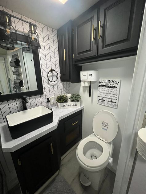 modern farmhouse idea for camper remodel in bathroom Old Camper Remodels Bathroom, Farmhouse Camper Makeover, Modern Farmhouse Camper, Camper Bathroom Renovation, Gray And Black Camper Interior, Black Rv Bathroom, Camper Remodel Black Cabinets, Camper Bathroom Ideas, Camper Bathroom Remodel