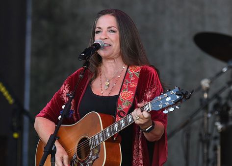 Carlene Carter on Return to Tennesee, New Bluebird Cafe Series #Music #Music_Country #Carlene_Carter #June_Carter_Cash 3 Fairies, Carlene Carter, Beauty And The Geek, Beauty Rooms, Facial Puffiness, Facial For Dry Skin, June Carter Cash, Country Music News, Carter Family