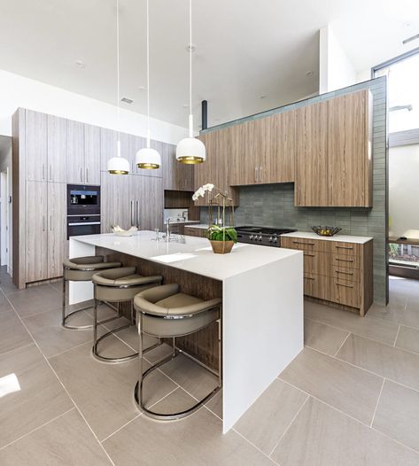 Wateka Residence by Domiteaux + Baggett Architects Countertop Waterfall, Waterfall Kitchen Island, Zen Kitchen, Waterfall Island Kitchen, Waterfall Kitchen, Contemporary Residence, White Countertop, Waterfall Island, Latest Kitchen Designs