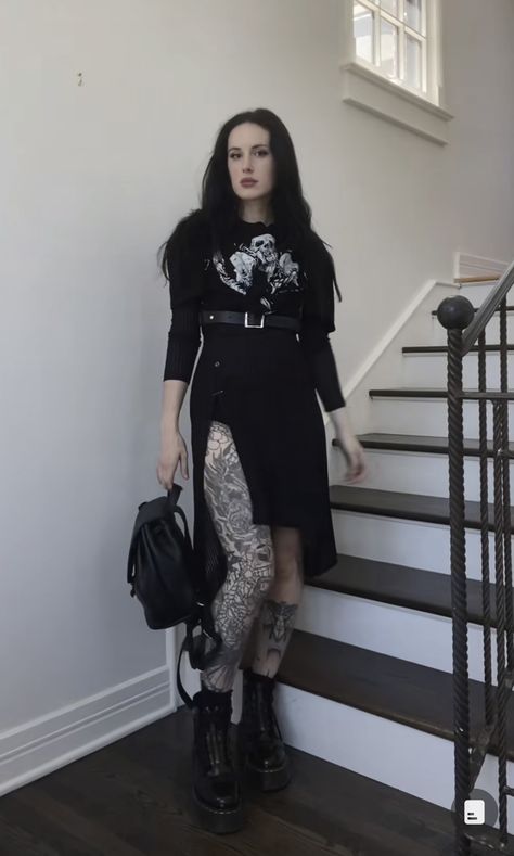 Bohemian Dark Style, Goth Travel Outfit, Feminine Black Outfit, Witch Goth Outfits, Goth Country Outfits, Nugoth Outfits, Soft Alternative Outfits, Alt Goth Outfits, Alt Summer