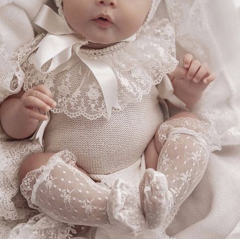 Old Money Baby Outfits, Baby Announcement Photoshoot, Newborn Bonnet, Cute Maternity Outfits, Baby Fits, Foto Baby, Asian Babies, Mommy Baby, Future Mom