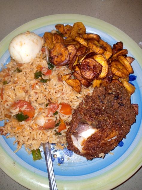 Noodles,grilled chicken,fried plantain and egg..yummy Plantain And Egg, Fried Plantain, Fried Plantains, Nutritious Foods, Amazing Finds, Forgiveness Quotes, African Recipes, Plantains Fried, Chicken Fried