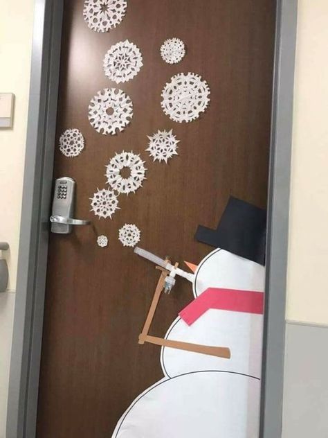 Christmas Decorations For Classroom, Classroom Holiday Decor, Winter Door Decorations Classroom, Winter Classroom Door, Decorations For Classroom, Christmas Decor Ideas For Church, Church Christmas Decor, Door Decorations Classroom Christmas, Christmas Decor Ideas Diy Crafts