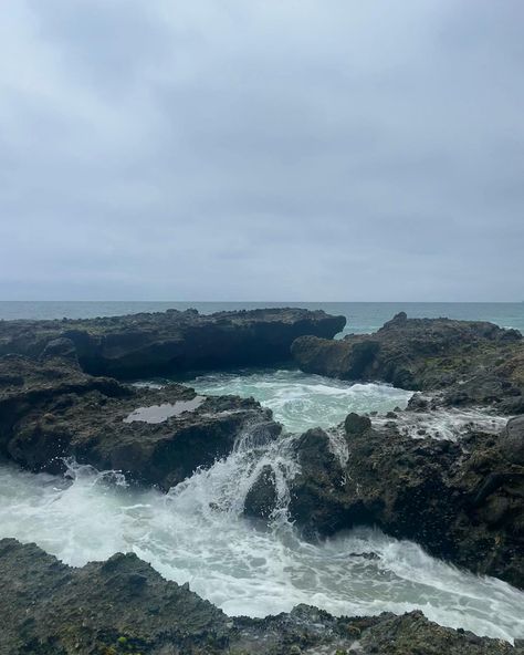 Bright blue tide pools laguna Nigel Tide Pools Aesthetic, Tide Pool Aesthetic, Mermaid Essence, Aquatic Aesthetic, Tide Pooling, Rivers And Tides, Daughter Of Poseidon, Stone Pool, Tide Pool