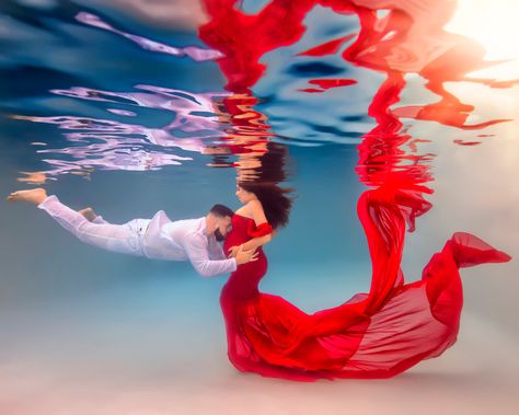 Underwater Maternity Shoot, Water Maternity Photos, Underwater Maternity Photography, Underwater Photoshoot, Underwater Portrait, Bridal Shower Inspo, Celebrity Photographers, Photography Journey, Maternity Photography Poses