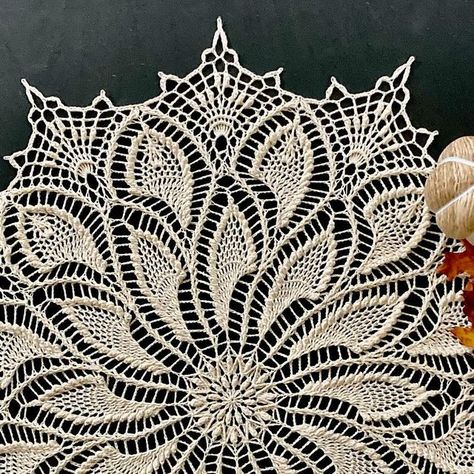 Carpet Design Pattern, Crochet Table Topper, Crochet Rugs, Table Runner Diy, Crochet Dollies, Crochet Mandala Pattern, Crochet Table Runner, Lace Tablecloth, Pattern Library