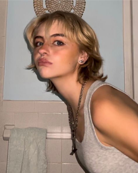 Hadley Nelson, Shirt Hair Cuts, Non Binary Haircuts, Short Grunge Hair, Hair Inspiration Short, Shirt Hair, Short Hair Haircuts, Cut My Hair, Grunge Hair