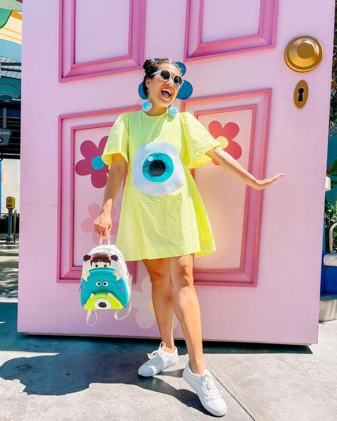 mike wazowski disneybounding Disney World Halloween Outfit Ideas, Disney Bound Monsters Inc, Monsters Inc Disney Outfit, Monsters Inc Outfit Ideas, Pixar Outfit Ideas, Monsters Inc Disneybound, Mnsshp Costume Ideas, Cute Mike Wazowski, Monsters Inc Outfit