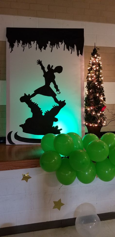 Peter Pan Homecoming, Once Upon A Homecoming Theme, Disney Homecoming Theme, Neverland Decor, Peter Pan Crafts, Disney Homecoming, Homecoming Hallways, Peter Pan Halloween, School Hallway Decorations