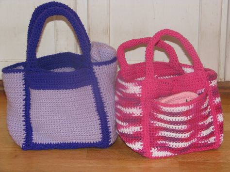 Crochet Diaper Bag Free Pattern, Diaper Bag Pattern Free, Crochet Diaper Bag, Crochet Patterns Bag, Diper Bags, Crochet Backpacks, Animal Clothes, Baby Nappy Bags, Small Baby Dolls