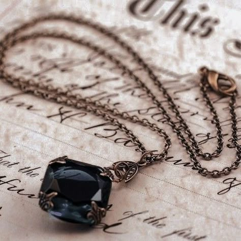 Rebekah Aesthetic, Dark Academia Necklace, Magic Aesthetic, Magical Jewelry, Witch Aesthetic, Wallpapers Iphone, Fantasy Aesthetic, Fantasy Jewelry, Character Aesthetic