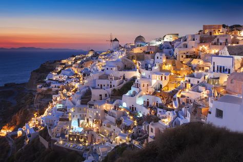 The famous sunset at Santorini, Greece Santorini Greece Laptop Wallpaper, Santorini Greece Landscape, Greece Laptop Background, Greece Horizontal Photo, Greece Macbook Wallpaper, Greece Laptop Wallpaper, Book Wallpaper Ipad, Greece Wallpaper Desktop, Europe Vibes