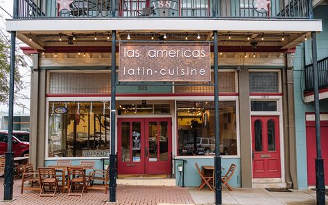 Day Trips From Houston, Brenham Texas, Texas Restaurant, Texas Monthly, Sidewalk Cafe, College Town, Washington County, Eat And Drink, Cafe Tables