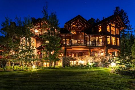 Expansive Luxury Ski-In Ski-Out Lodge atop Big Mountain with Hot Tub, Sauna & - Whitefish Log Cabin Mansions, Cabin Mansion, Hot Tub Fireplace, Tub Fireplace, Montana Homes, Log Cabin Rustic, Big Mountain, Luxury Ski, Entertaining Kitchen