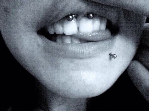 Smiley Piercing and Snake Bite 🙊 Single Snake Bite Piercing, Snake Bite Piercing, Snake Bite, Smiley Piercing, Snake Bites, Amazing Jewelry, Smiley, Piercings, Nose Ring