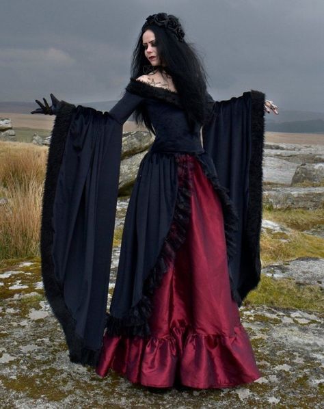 Horror Movie Duos, Movie Duos, Gothic Type, Movie Outfit, Goth Subculture, Goth Look, Elegant Gothic, Victorian Goth, Romantic Goth