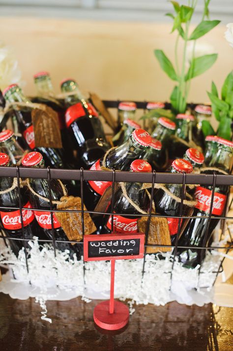 glass coke bottles as wedding favos :) Coca Cola Wedding, Glass Coke Bottles, Americana Wedding, Mexico Theme, Wedding Spots, Party Spread, Mini Glass Bottles, Coke Cola, Wedding Spot