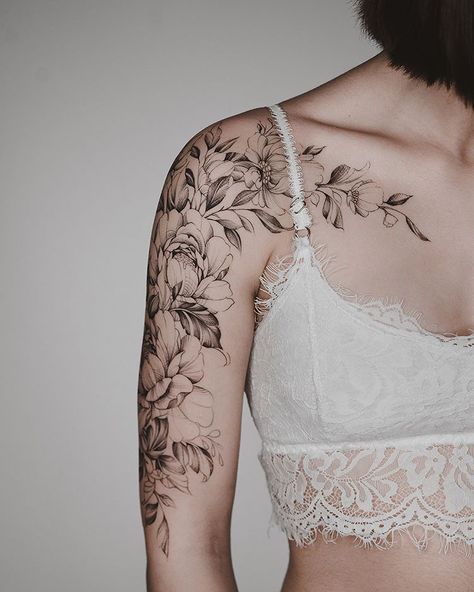 "A dream is a poem the body writes." - Sandra Cisneros, Caramelo Sandra Cisneros, Cool Shoulder Tattoos, Tato Henna, Feminine Tattoo Sleeves, Mens Shoulder Tattoo, Cat Tattoos, Floral Tattoo Sleeve, Inspiration Tattoos, Shoulder Tattoos For Women