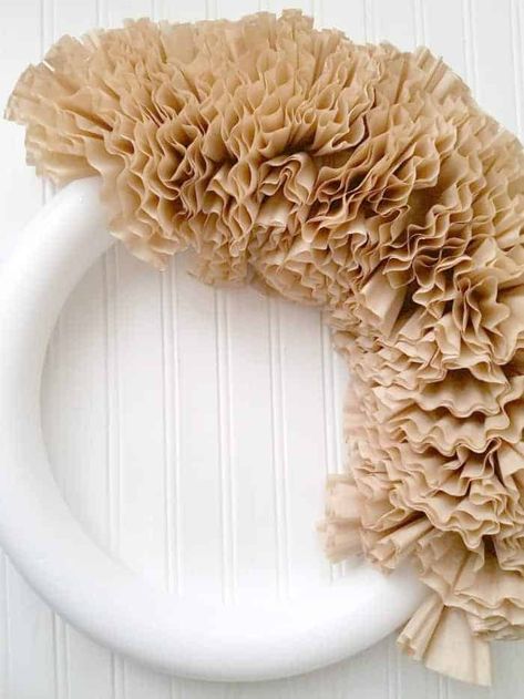 How To Make A Coffee Filter Wreath Coffee Filter Projects, Coffee Filter Garland, Coffee Filter Flowers Diy, Inexpensive Wreaths, Coffee Filter Wreath, Shabby Chic Wreath, Coffee Filter Crafts, Coffee Filter Flowers, Easy Diy Wreaths