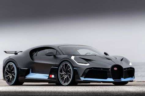 Oubliez la Chiron, Bugatti a dévoilé son nouveau modèle, la Divo. Une voiture encore plus luxueuse et sportive que son aînée. Evidemment ! Bugatti Divo, Bugatti Cars, Exotic Sports Cars, Bmw I8, Bugatti Chiron, Cars And Coffee, Best Luxury Cars, Bugatti Veyron, Amazing Cars