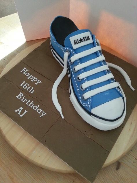 Converse Cake Ideas, Tennis Cakes, Trainer Cake, Converse Cake, Shopping Cake, Cake Shoes, One Direction Cakes, Carved Cakes, High Heel Cakes