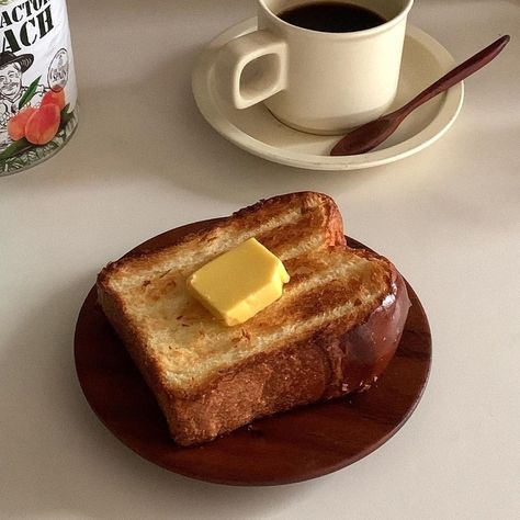 Toast Butter, Cafe Food, Coffee Recipes, Pretty Food, I Love Food, Cute Food, Aesthetic Food, Food Photo, Food Pictures