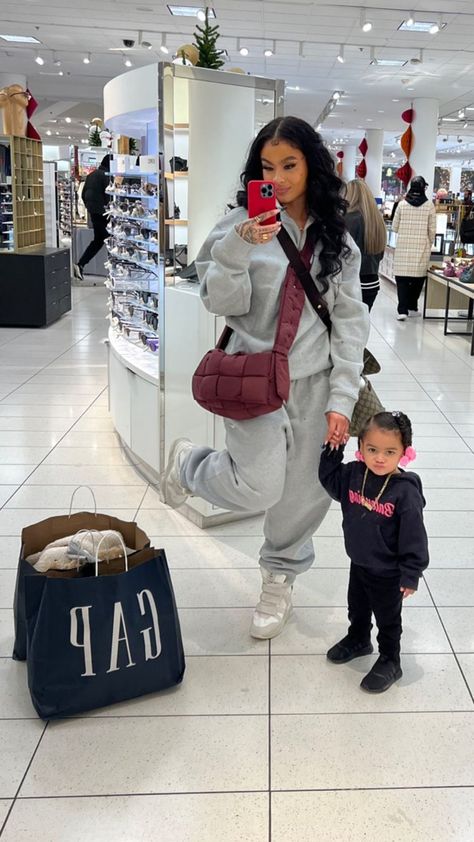 Mommy Pictures, Mommy Daughter Photoshoot, Mommy Daughter Pictures, Mother Daughter Dates, Cute Family Pictures, Mommy And Baby Pictures, India Westbrooks, Moms Goals, Mommy Goals