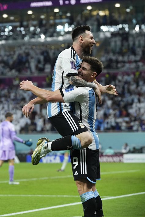 What a picture #laarana #messi lionel Messi and Julian alvarez Messi Alvarez, Argentina Football Team, Julian Alvarez, Argentina Football, Leonel Messi, Team Wallpaper, Football Icon, Leo Messi, Lionel Messi